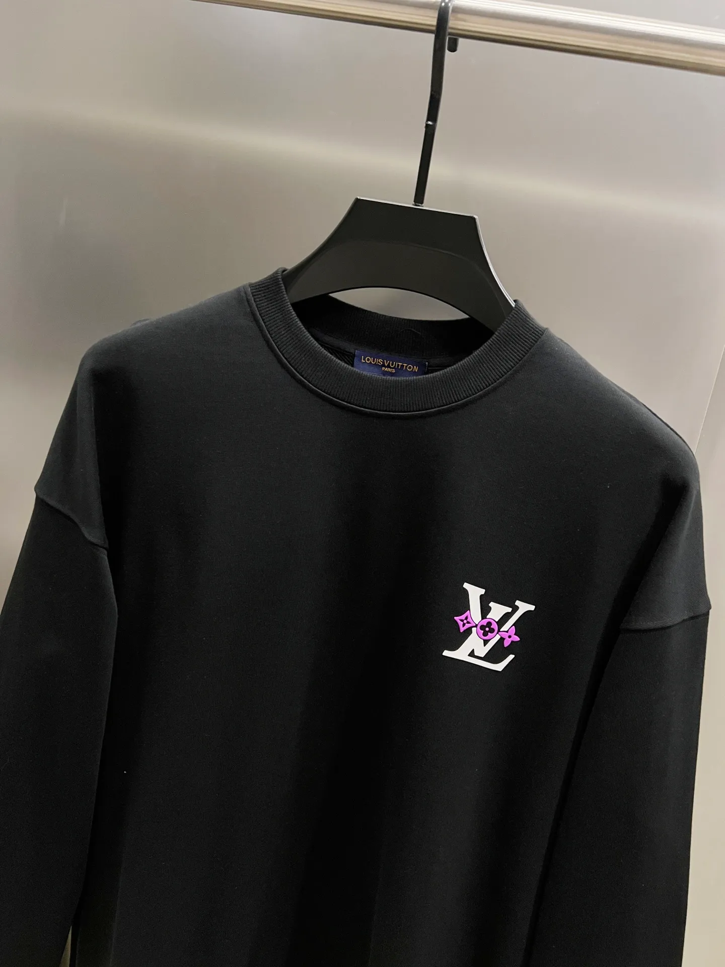 🅿️260 1v Louis* 2025 autumn and winter new style Customized double yarn fabric round neck long-sleeved sweatshirt Classic letter foam technology + three-dimensional silicone design High-end version! The same loose version for men and women S M L XL XXL five sizes color black white